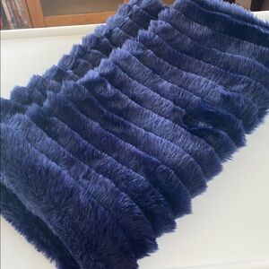 Plush Navy Blue Textured Neck Warmer